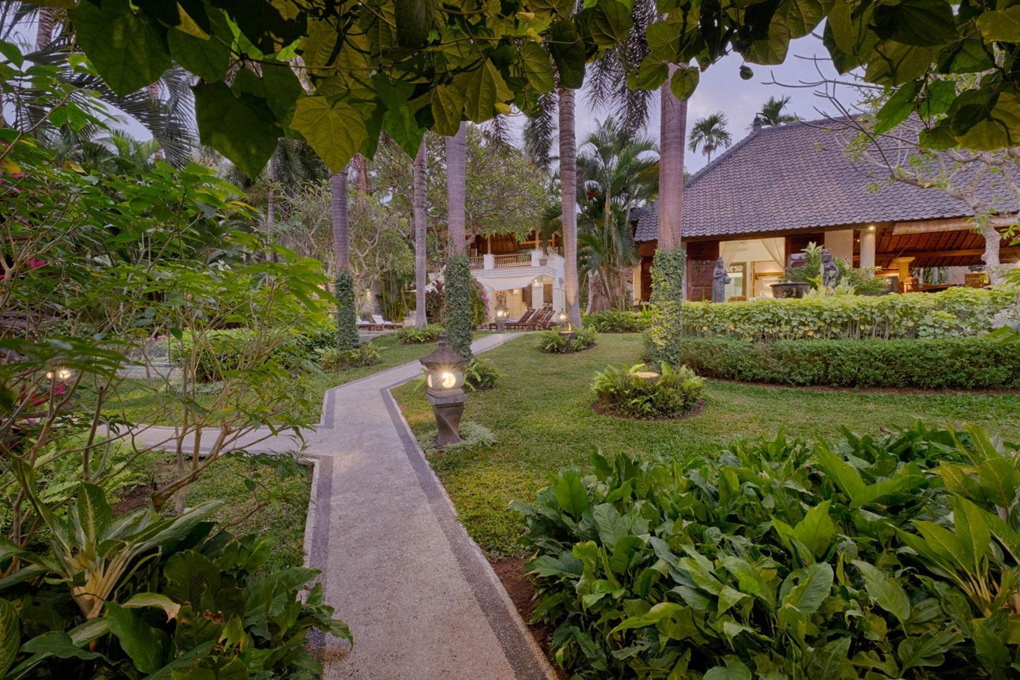 Kutus Kutus Saba Beach Villa Γιογκιακάρτα Εξωτερικό φωτογραφία